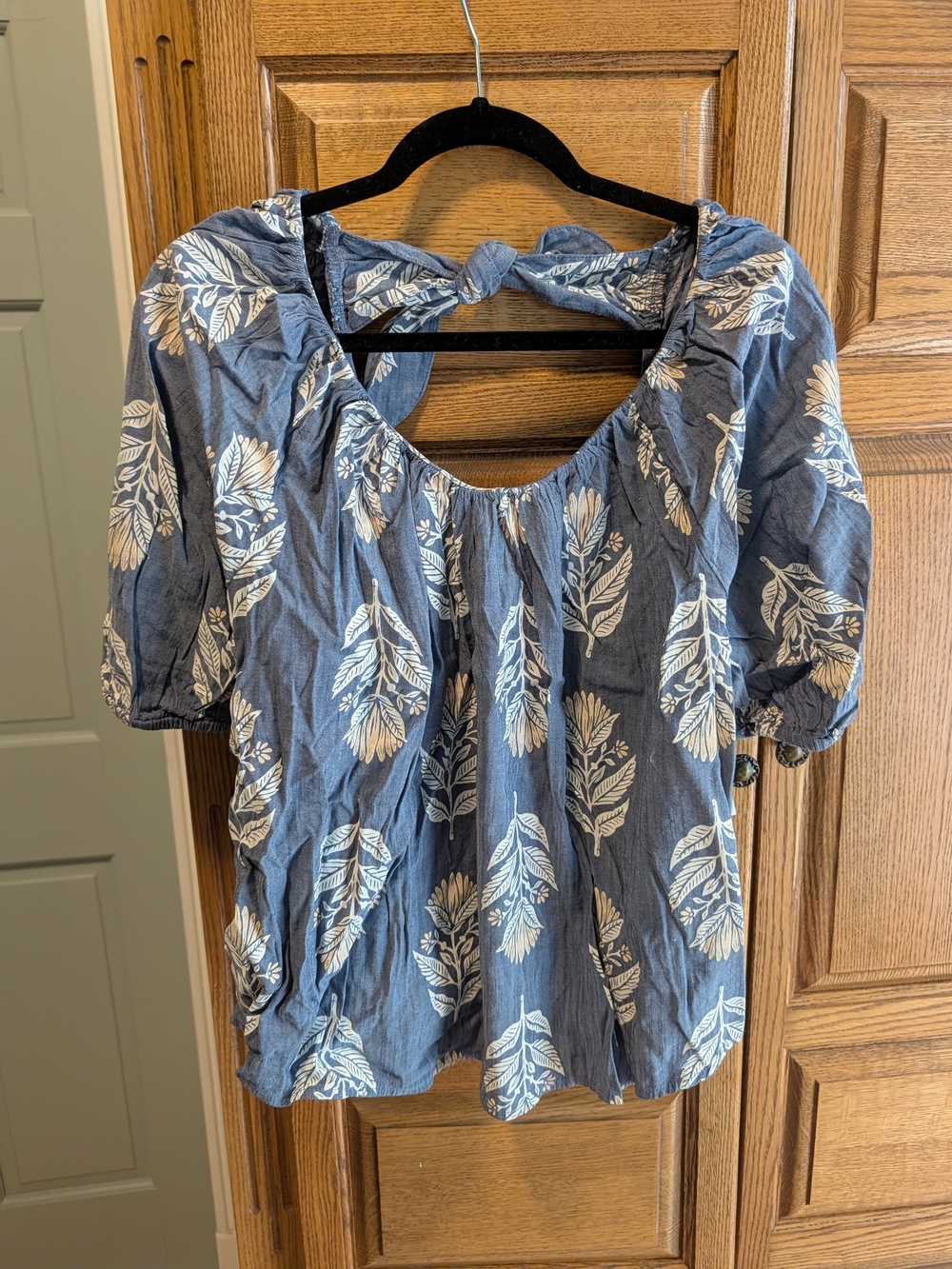 Old Navy Blue Floral Tie-Back Peasant Blouse